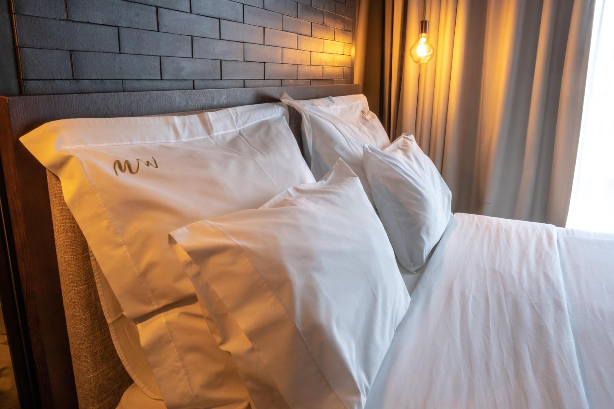 Mw Douro Wine & Spa Santa Marta de Penaguião Exterior photo A bed with white sheets