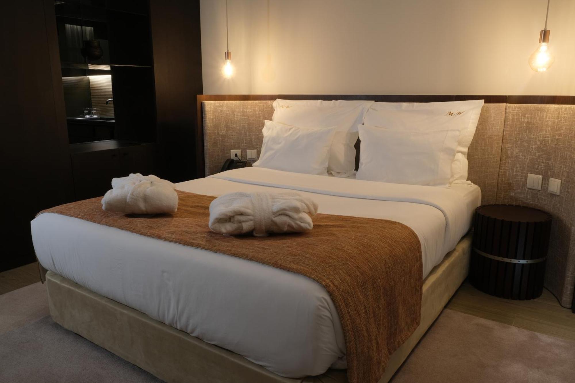 Mw Douro Wine & Spa Santa Marta de Penaguião Exterior photo A bed in a hotel room