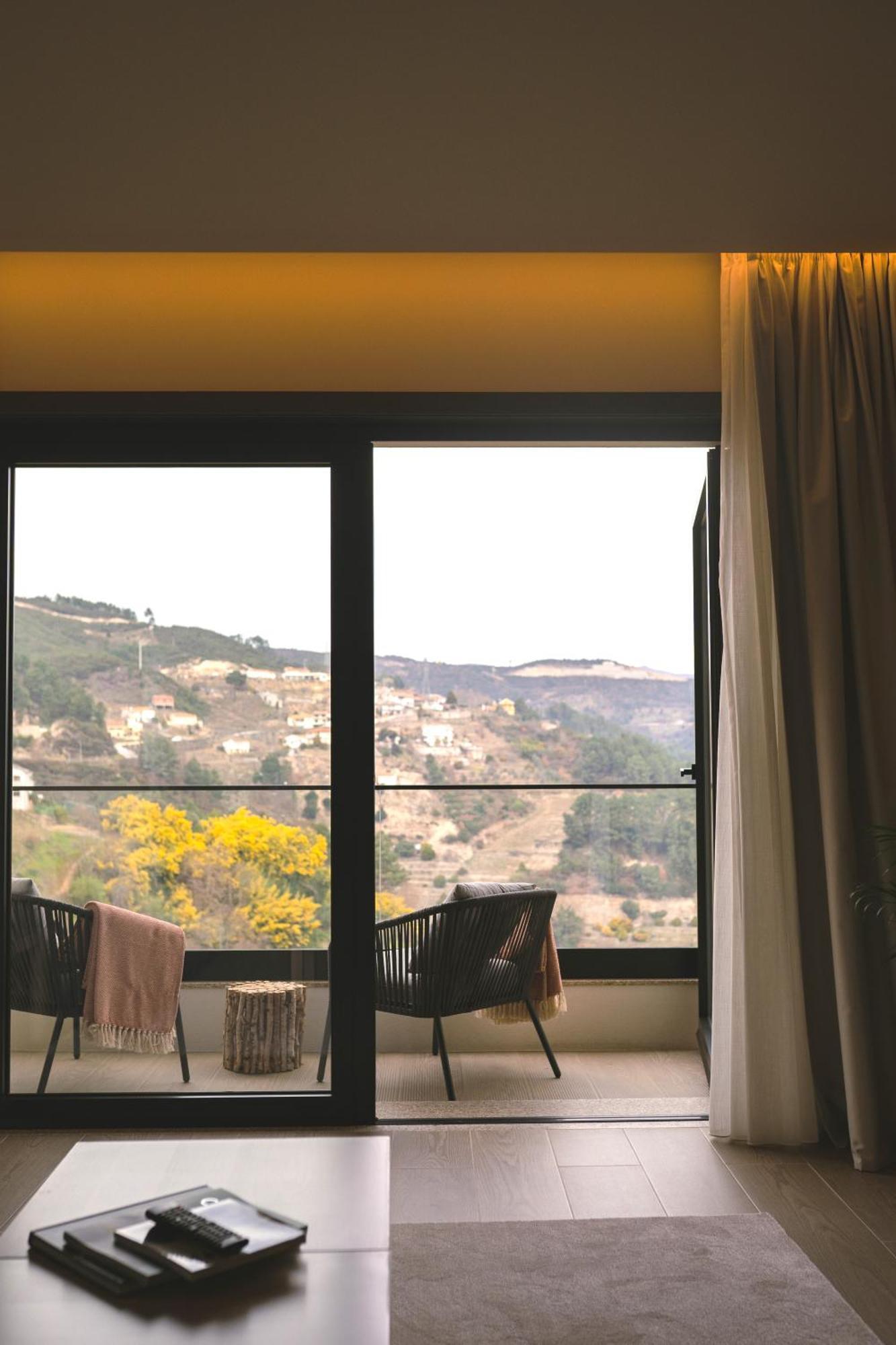 Mw Douro Wine & Spa Santa Marta de Penaguião Exterior photo View of the village from the hotel